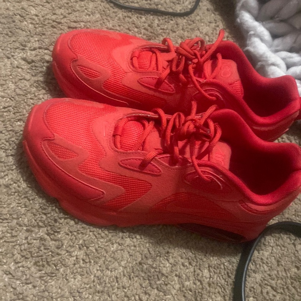 nike air red air ( size 7 ) only used once